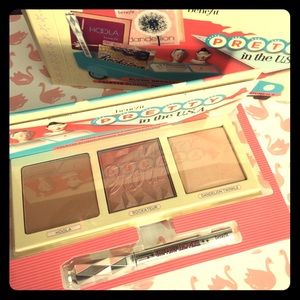 Benefit Pretty in the USA palette
